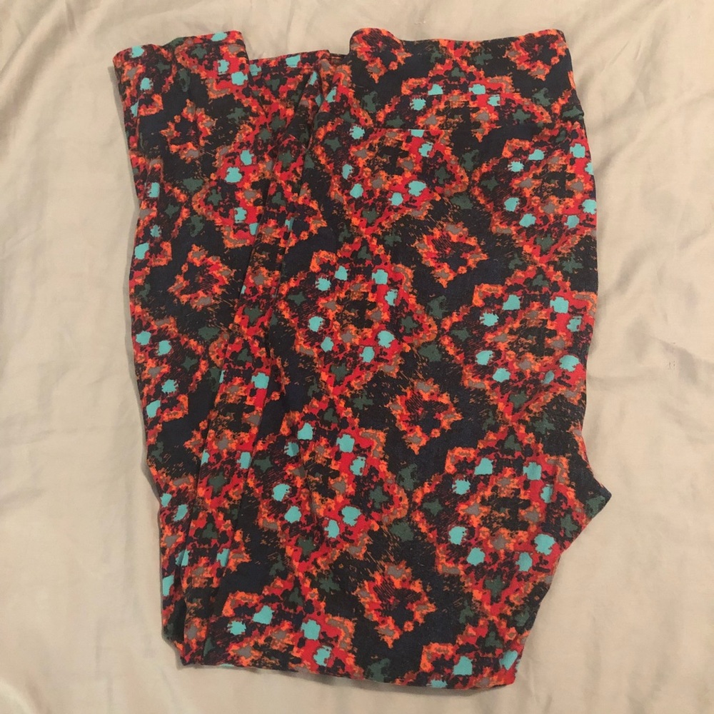 LuLaRoe Tall & Curvy Leggings